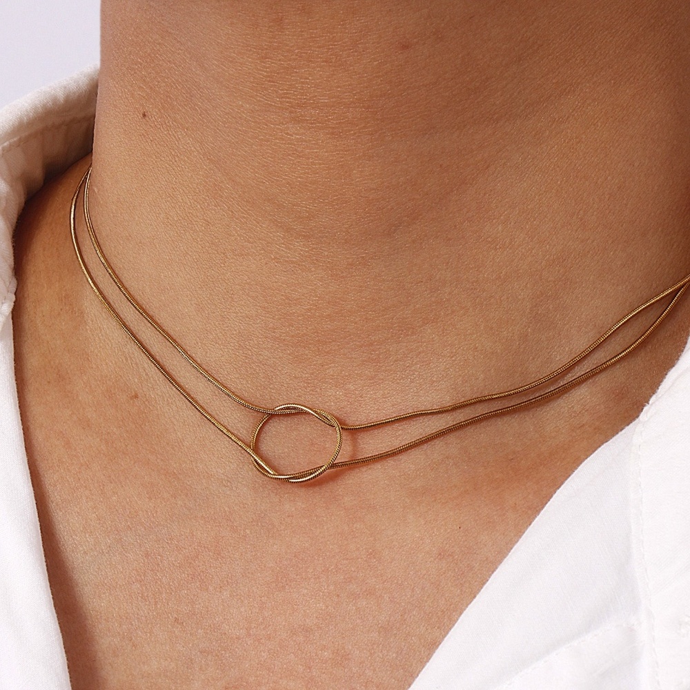 Elegant Snake Chain Knot Choker Necklace for Women on the Go!